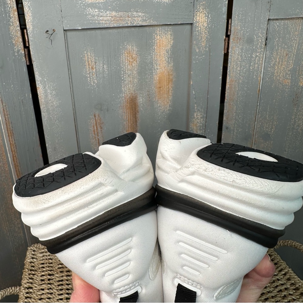 HOKA Men's Bondi 8 Sneakers White Black Sz 11.5 - Picture 15 of 15